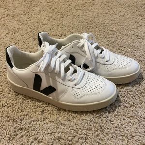 Veja V-10 sneakers